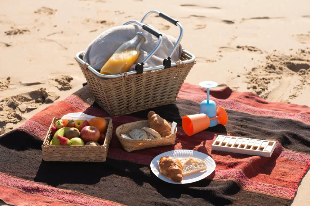 family food pack picnic for wonderful beach vacation