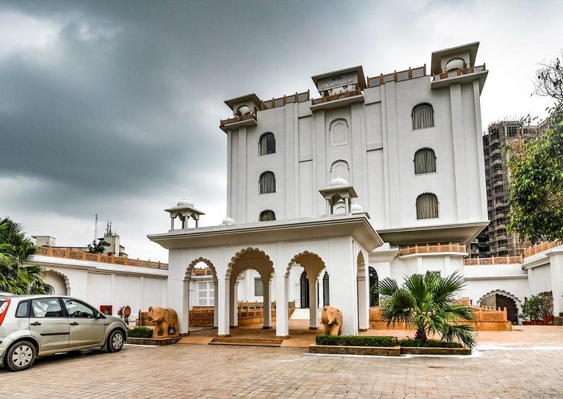 Front view of Hotel Utkarsh Vilas with clouds on the sky