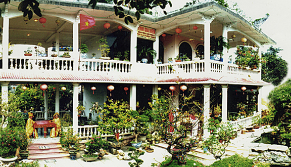 Tinh Gia Vien Restaurant Hue front view